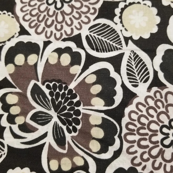 "Flowers V" style Face Mask - Adult Size - Picture 2 of 3